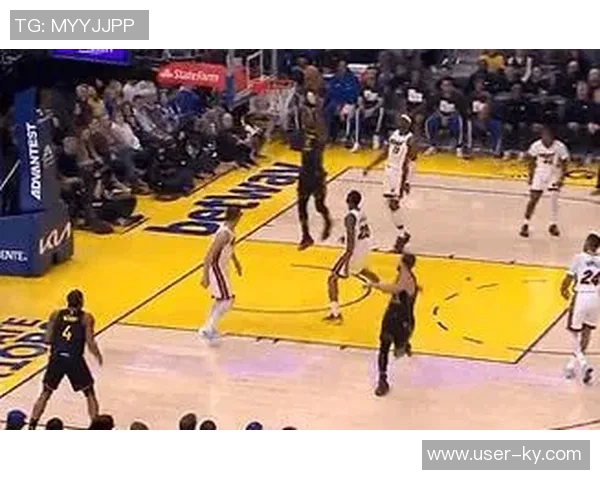 勇士开局强势发力巴特勒拼劲扑抢助攻库里三分轰炸老鹰